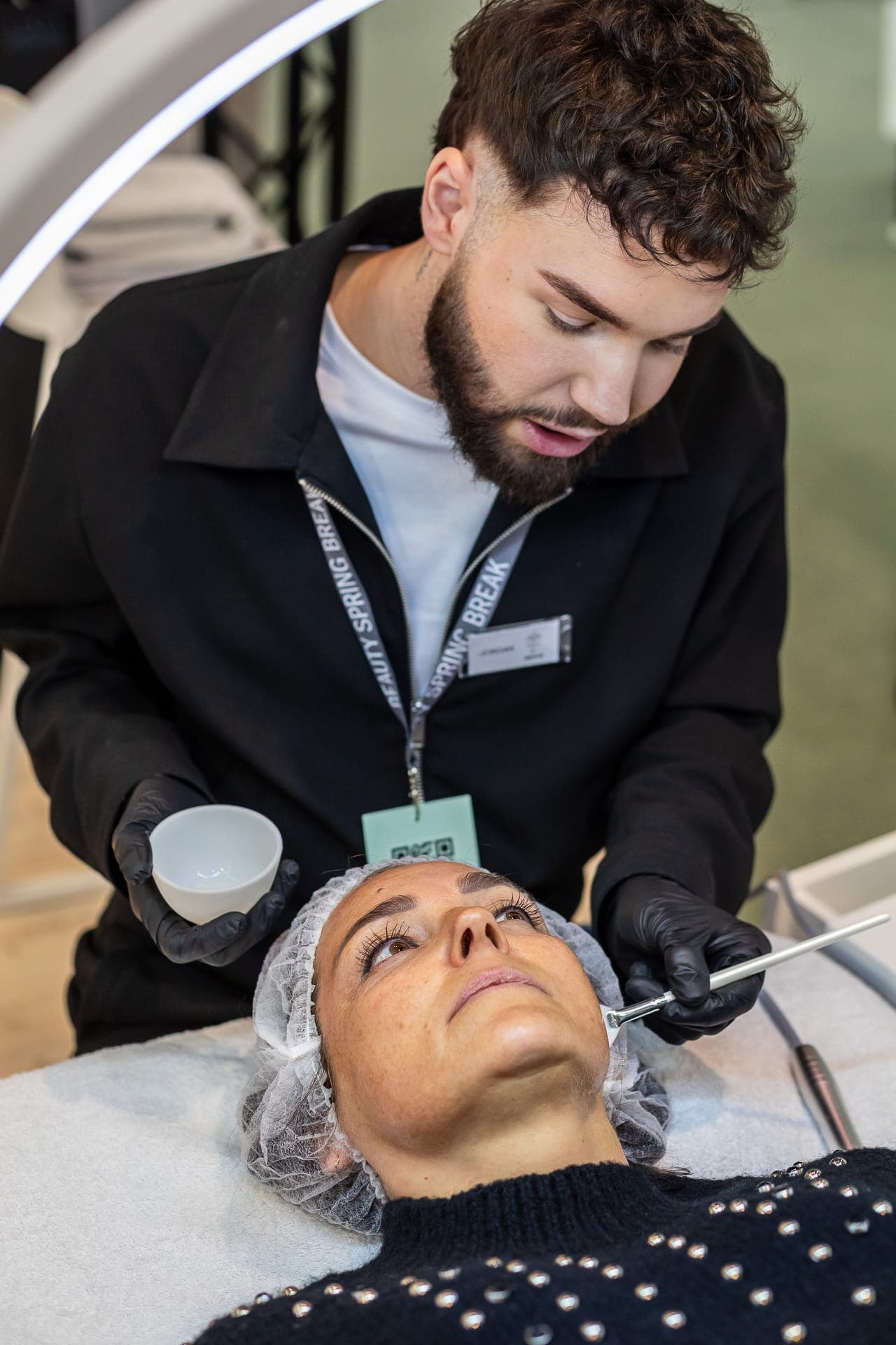 Échanges entre professionnels au stand Milànton