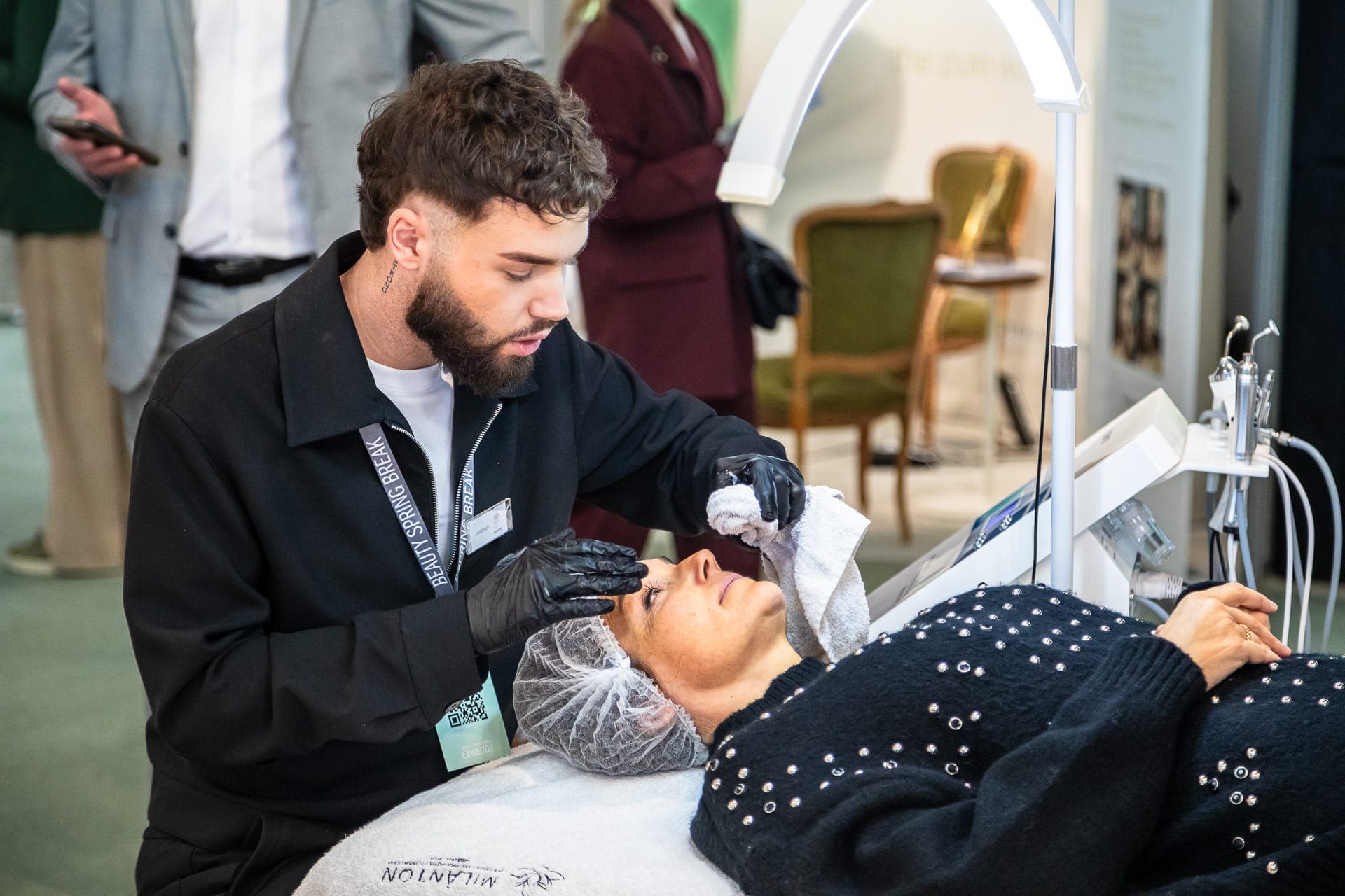 Démonstration technologie esthétique au salon