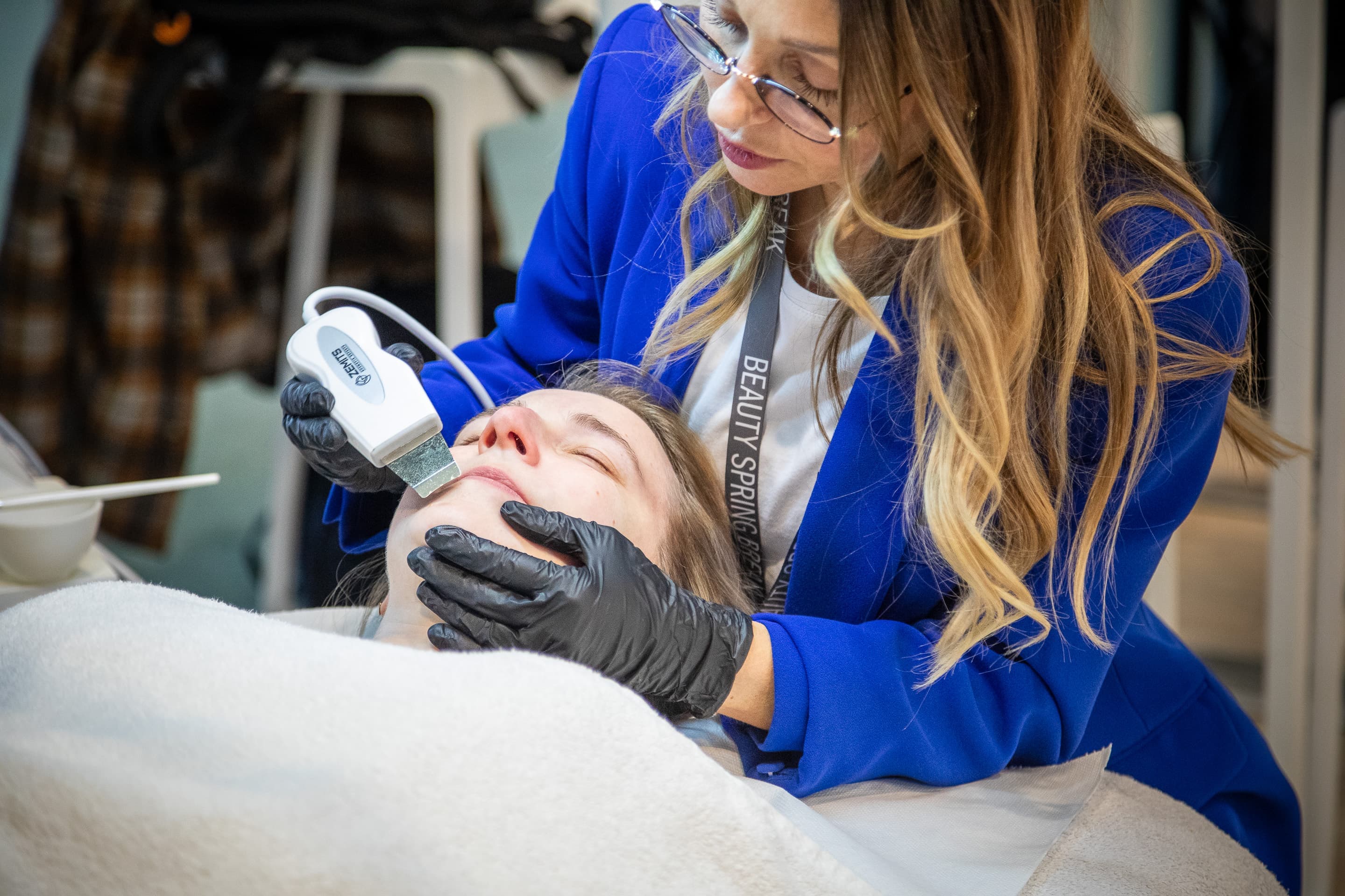 Traitement du visage avec technologie Zemits