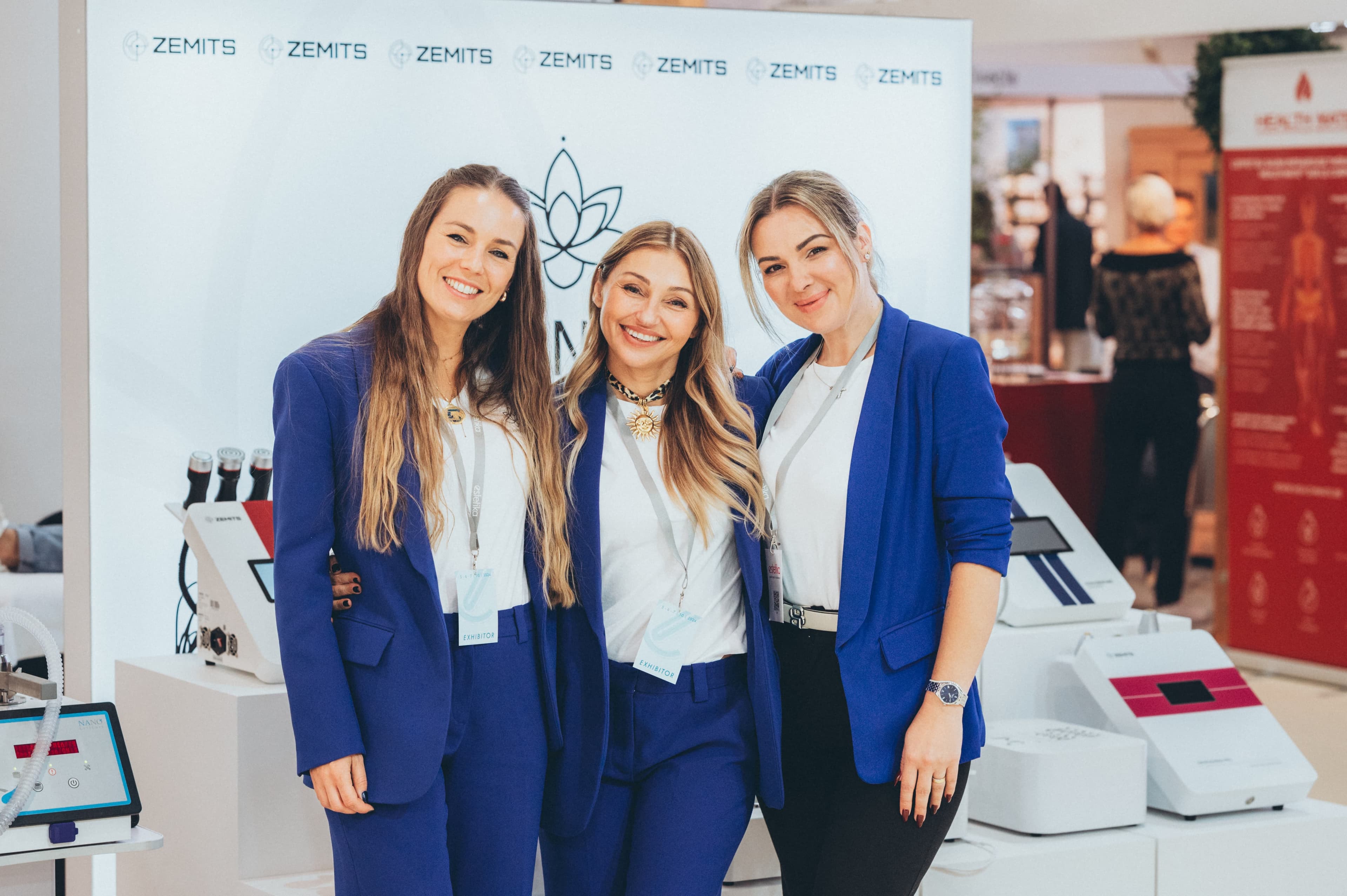 Équipe Milànton et visiteurs au salon